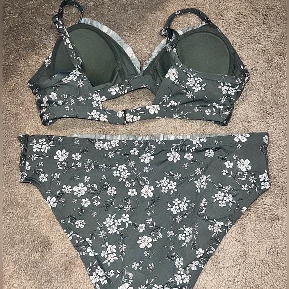 Olive green floral bikini with ruffles - Picture 3 of 3